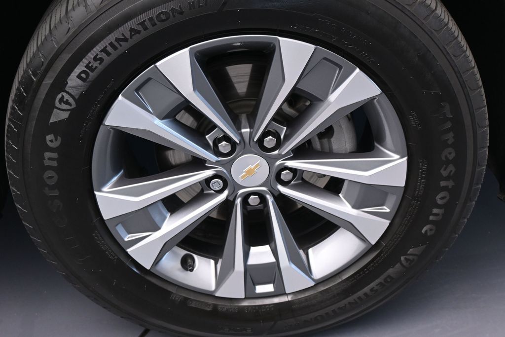 Used 2025 Sterling Gray Metallic Chevrolet LT image 39
