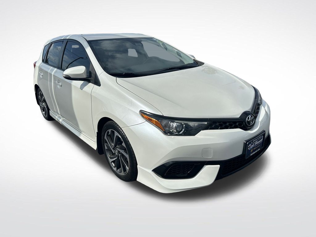 Used 2018 Toyota Corolla iM Base with VIN JTNKARJE3JJ567914 for sale in Gladstone, OR