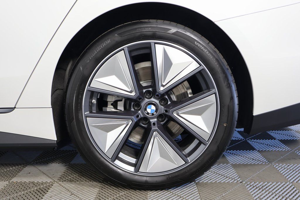Thumbnail: 2026 BMW i4 - 10