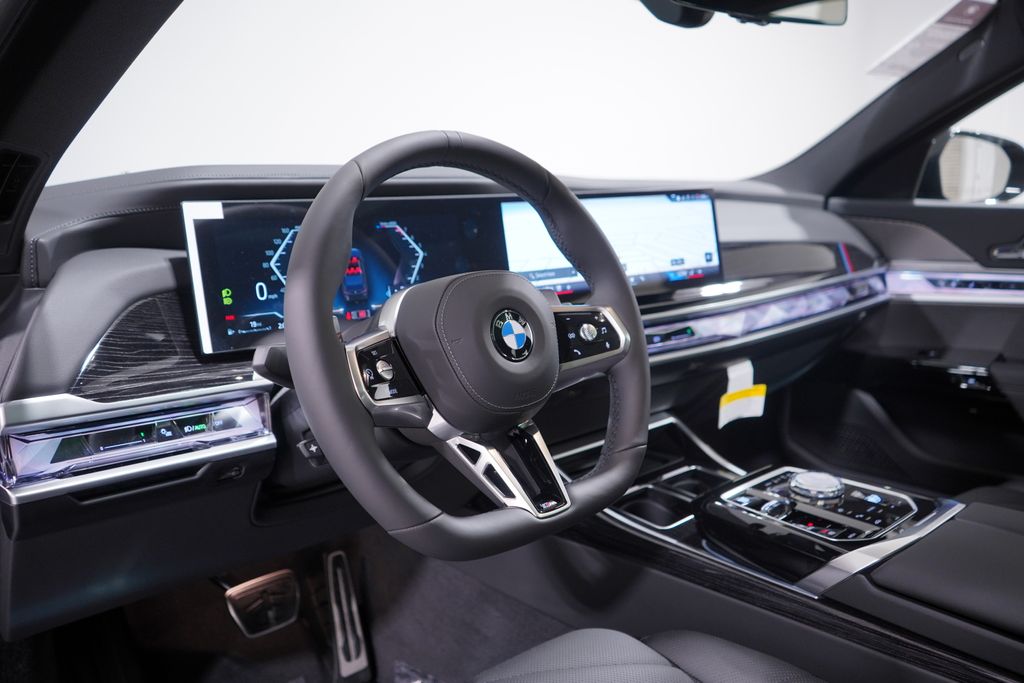 Thumbnail: 2026 BMW 7 Series - 6