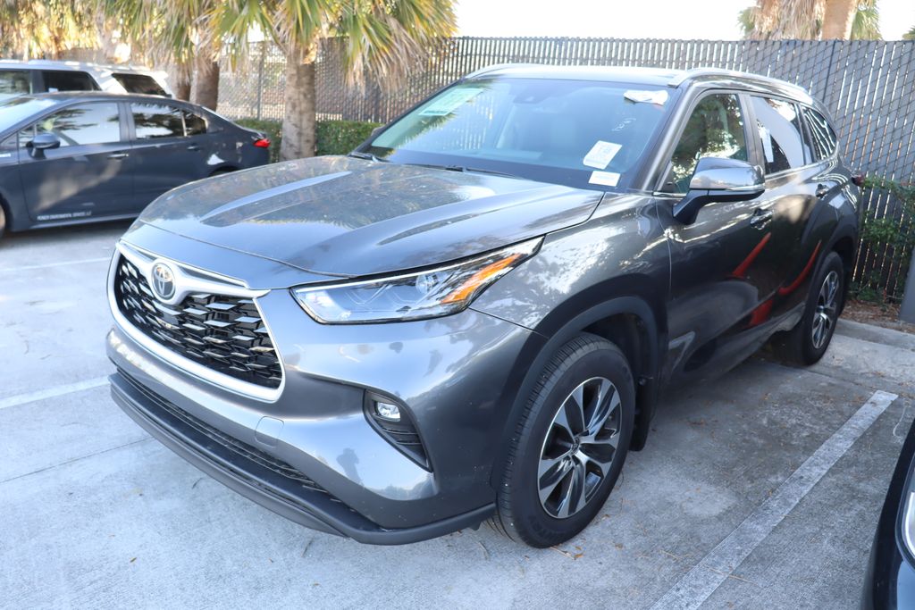 2024 Toyota Highlander LE -
                West Palm Beach, FL