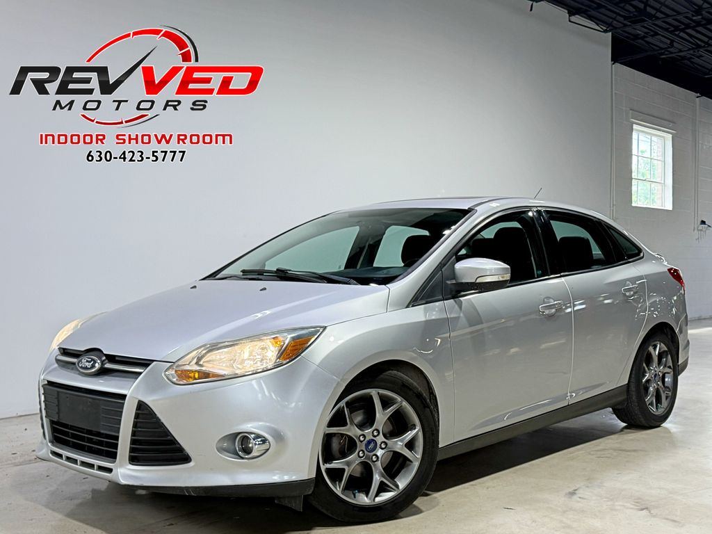 Ingot Silver 2014 Ford Focus SE Sedan Front-Wheel Drive 6-Speed Automatic