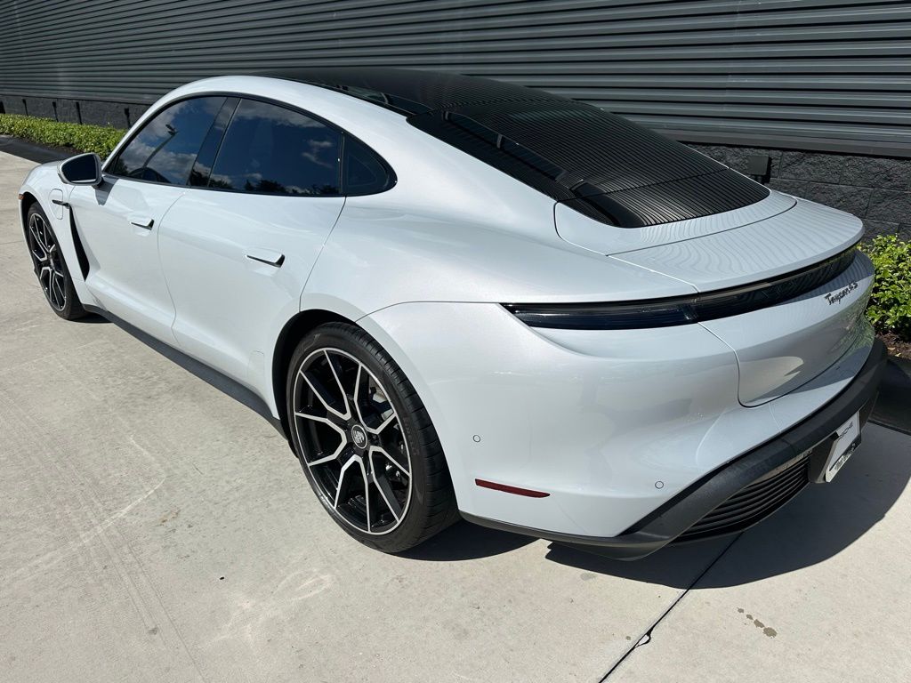 Thumbnail: 2022 Porsche Taycan - 3