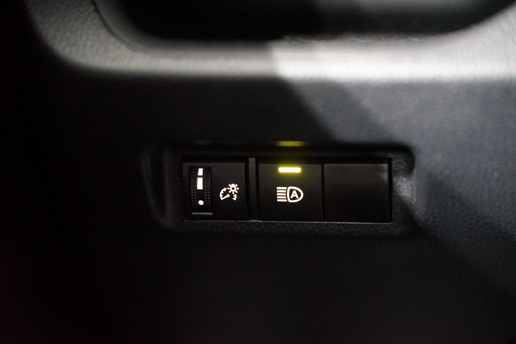 2023 Toyota RAV4 XLE 24