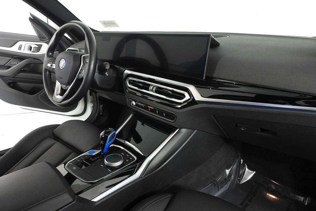 Thumbnail: 2023 BMW i4 - 13