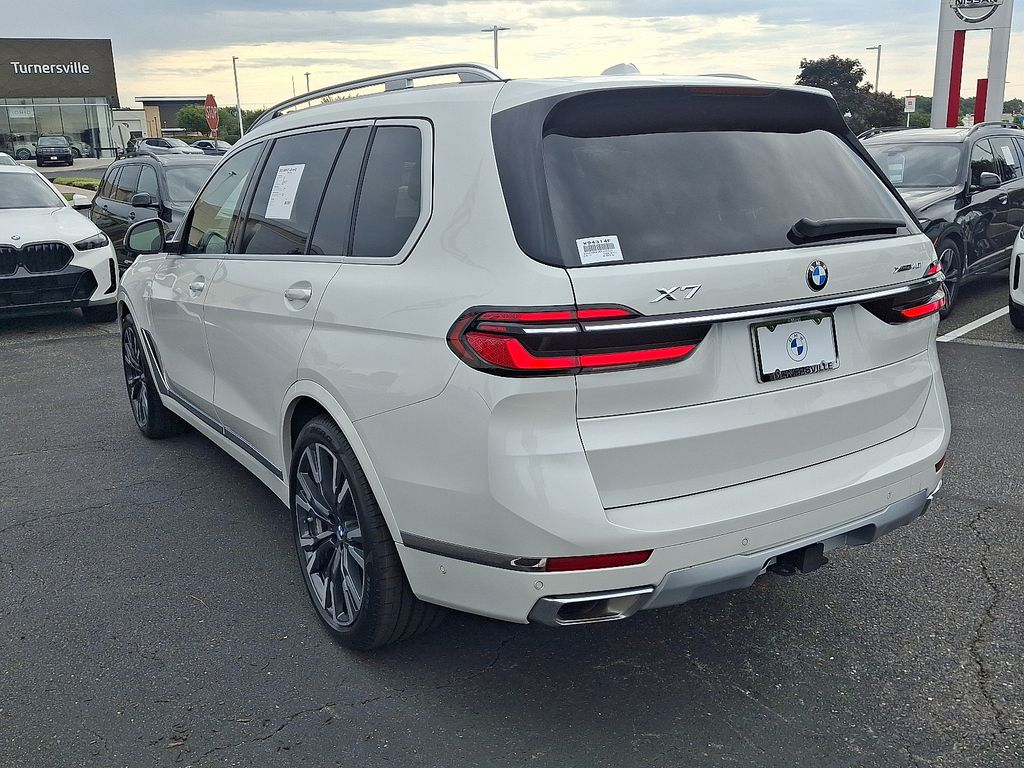 Thumbnail: 2024 BMW X7 - 4