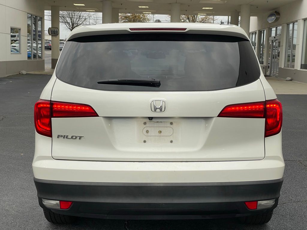 Thumbnail: 2017 Honda Pilot - 4