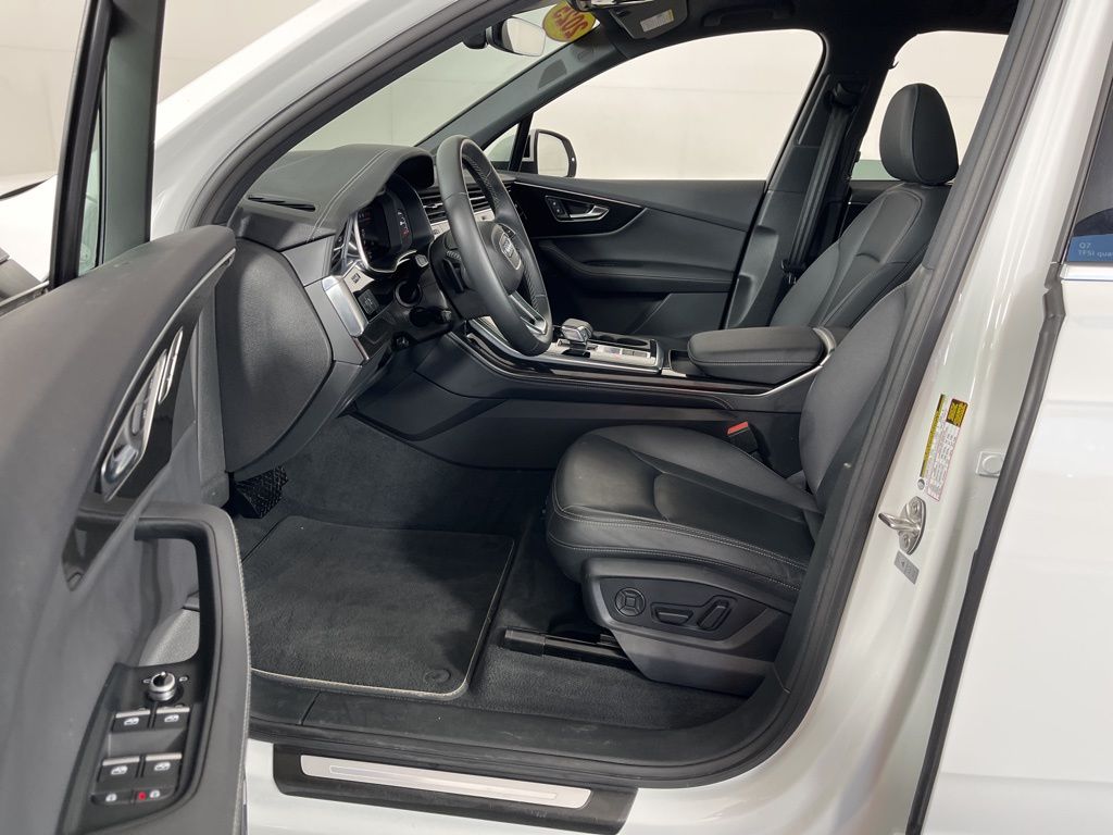 Thumbnail: 2025 Audi Q7 - 25