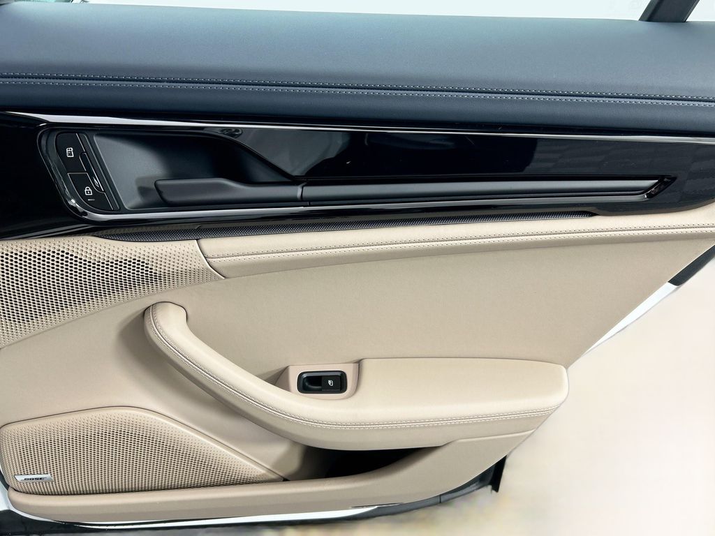 Thumbnail: 2026 Porsche Panamera - 28