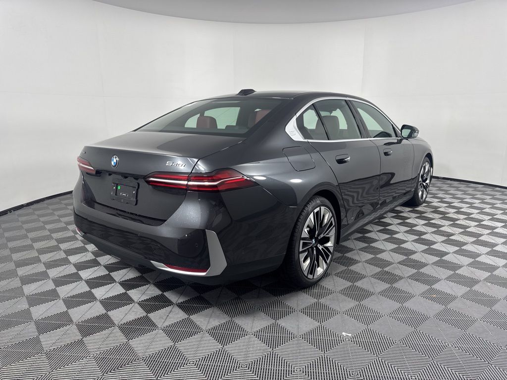 Thumbnail: 2025 BMW 5 Series - 5