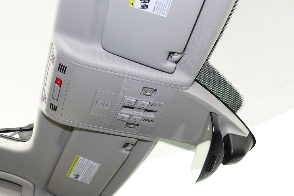 Thumbnail: 2023 Volkswagen Tiguan - 17