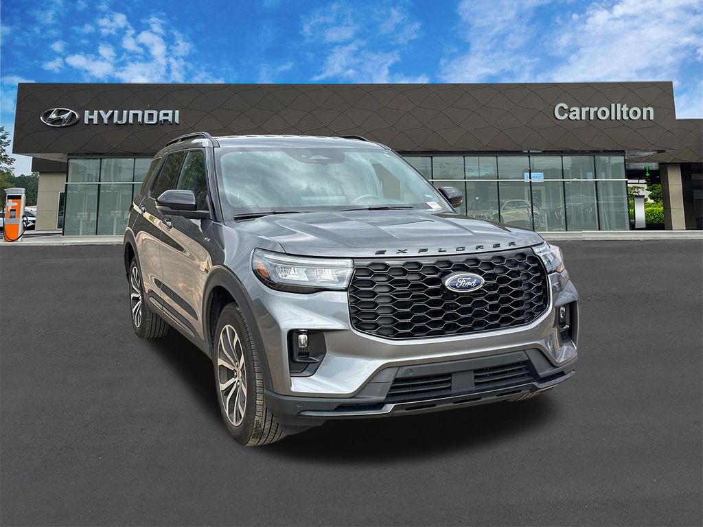 Used 2025 Gray Metallic Ford ST-Line image 3
