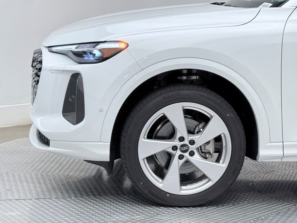 Thumbnail: 2025 Audi Q5 - 8