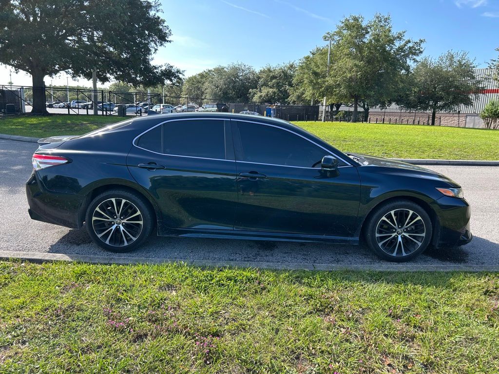 2020 Toyota Camry SE 6