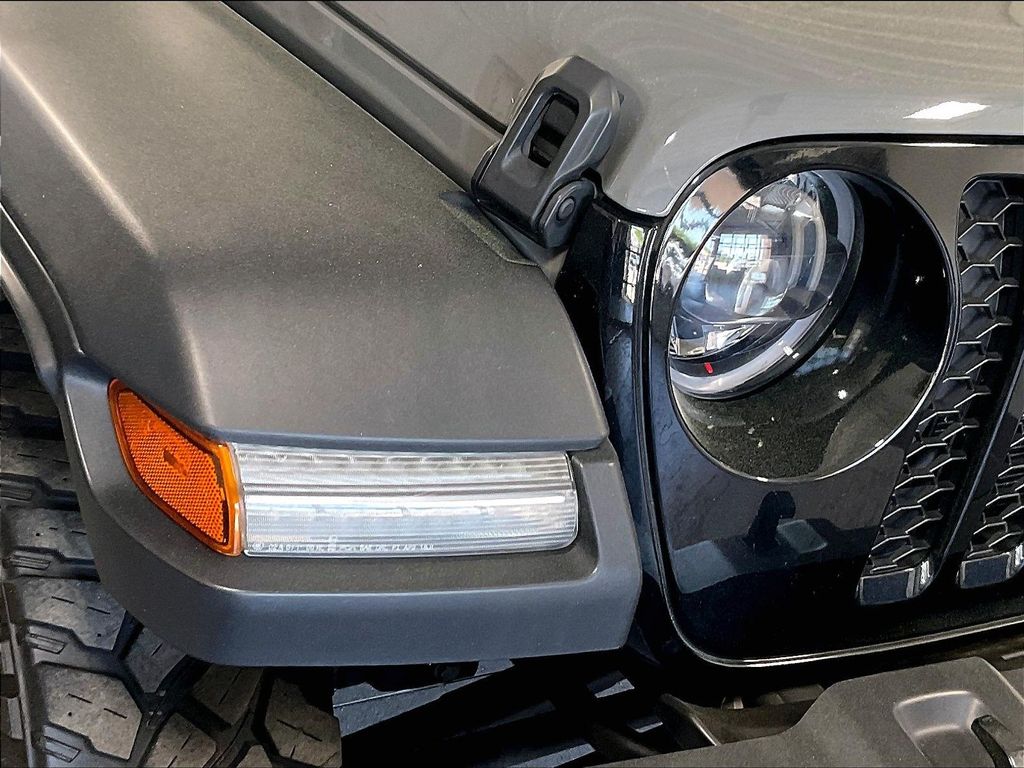 2023 Jeep Wrangler — photo 32