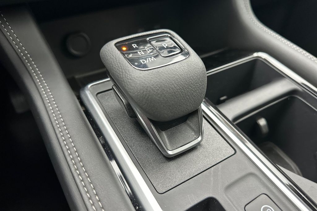 2025 Nissan Pathfinder Platinum - Photo 18