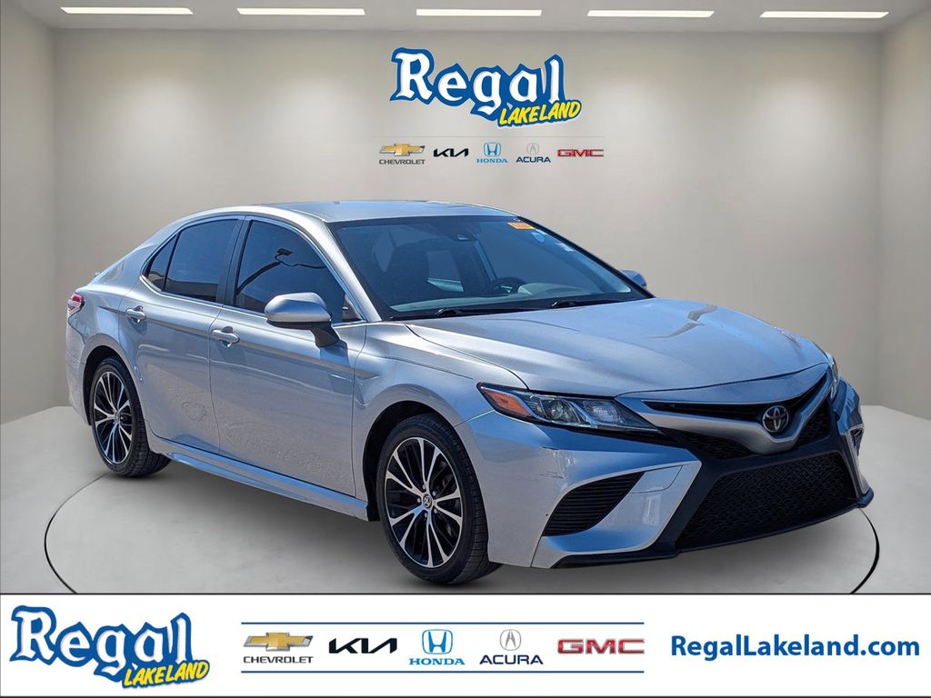 2020 Toyota Camry SE FWD