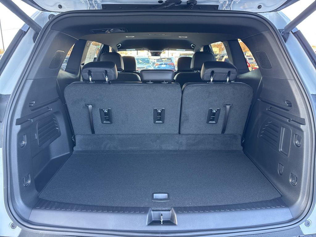New 2026 White GMC Elevation image 26