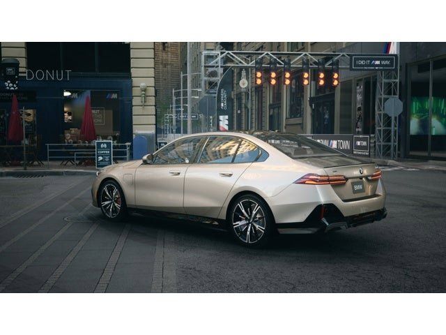 Thumbnail: 2026 BMW 5 Series - 2