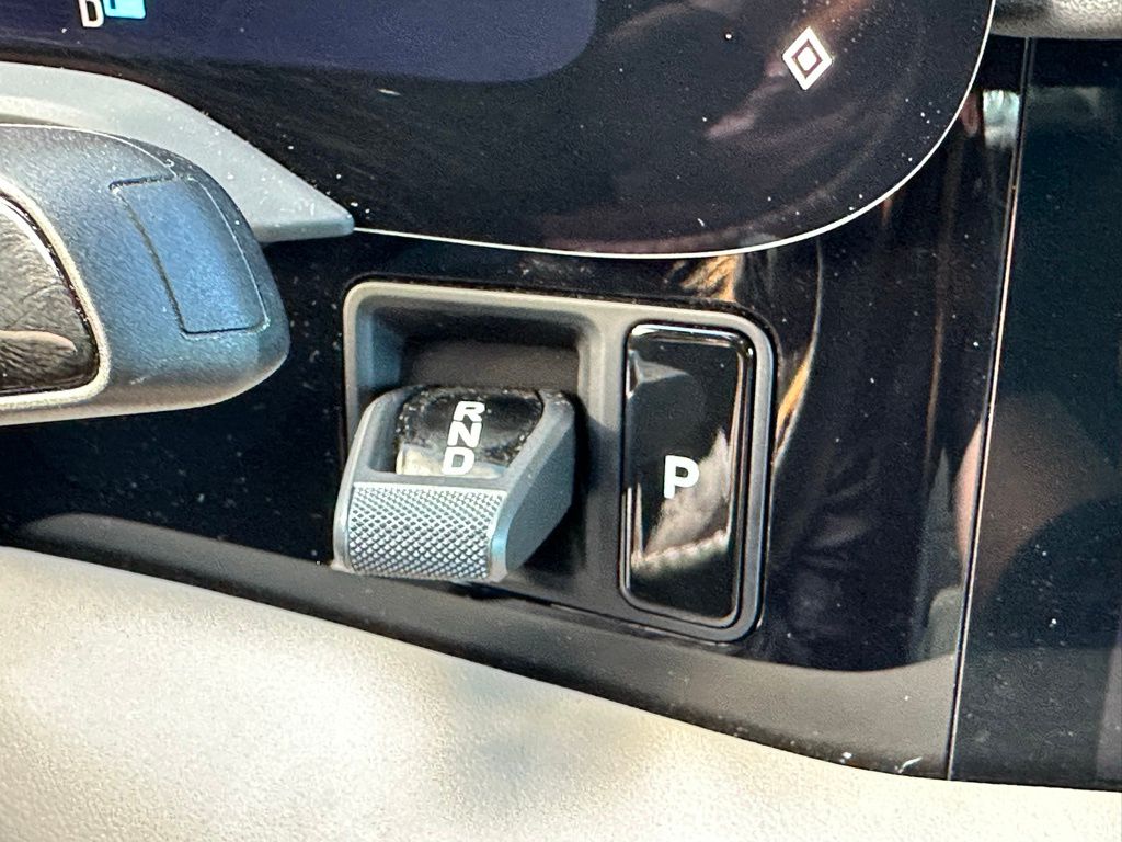 Thumbnail: 2025 Porsche Taycan - 32