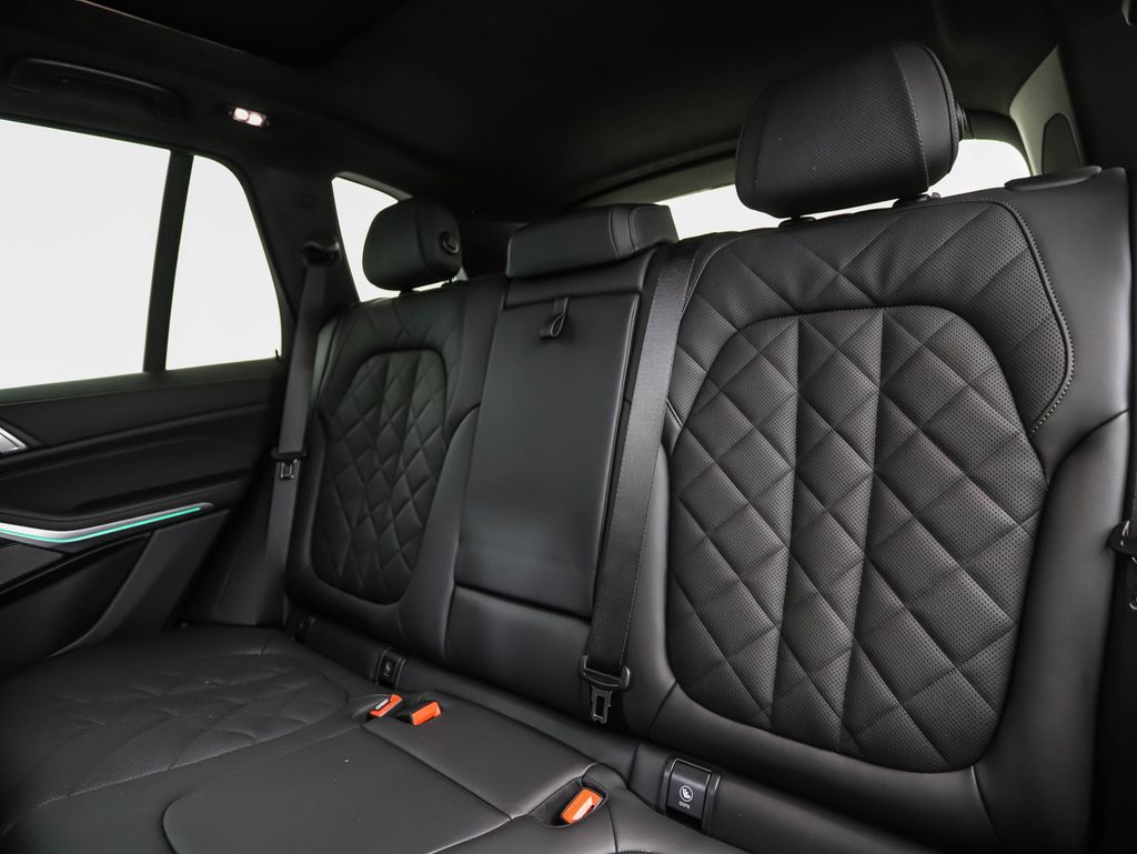 Thumbnail: 2026 BMW X5 - 23