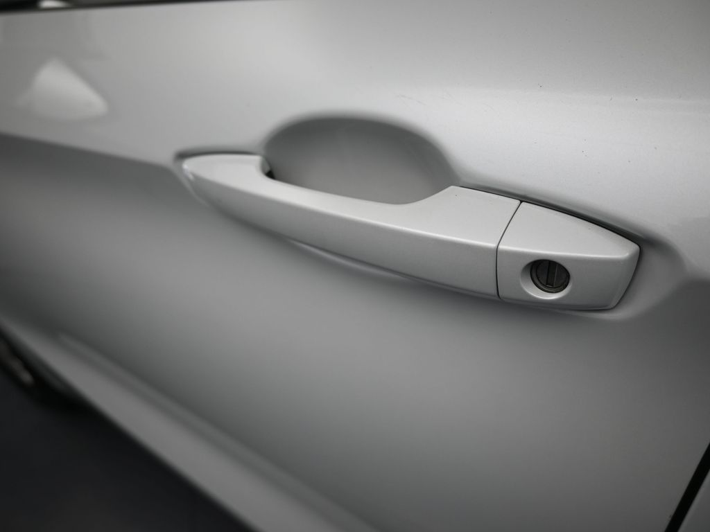 Used 2023 White Mitsubishi ES image 34