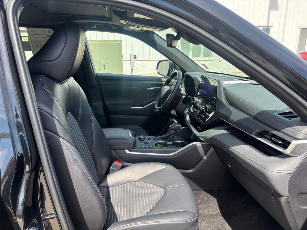 Used 2025 Toyota Highlander SUV