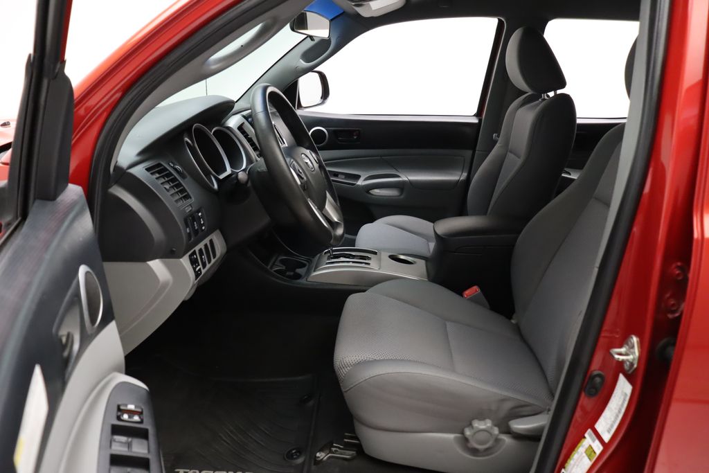 Thumbnail: 2015 Toyota Tacoma - 14