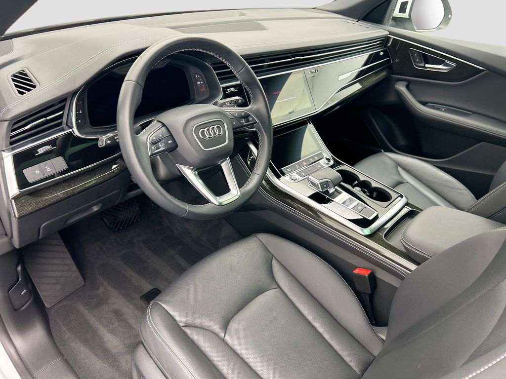 Thumbnail: 2025 Audi Q8 - 9