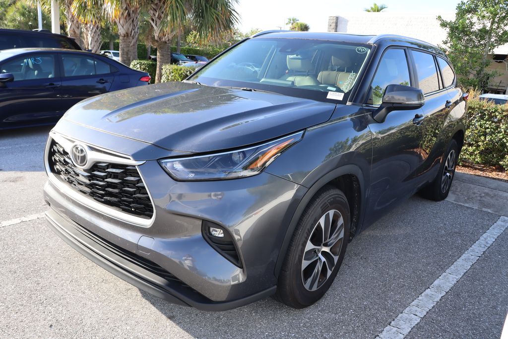 Thumbnail: 2023 Toyota Highlander - 2