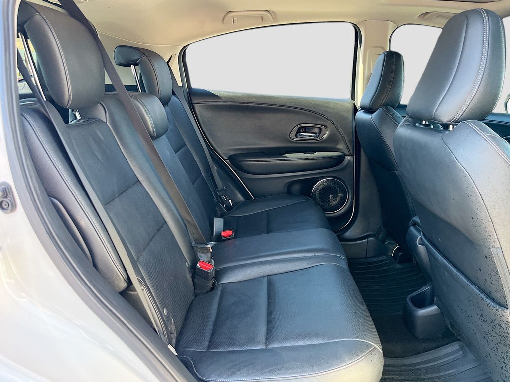 Used 2022 White Honda EX-L image 26