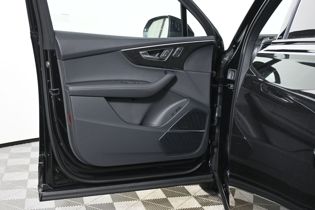 Thumbnail: 2026 Audi Q7 - 23