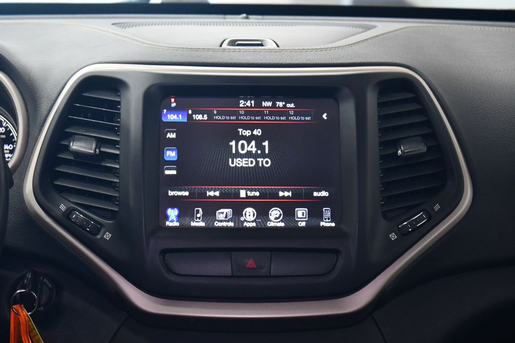 Thumbnail: 2016 Jeep Cherokee - 16