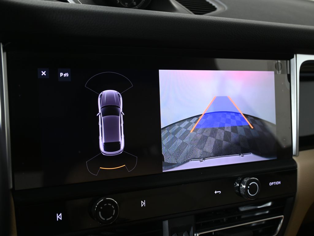 Thumbnail: 2023 Porsche Macan - 28