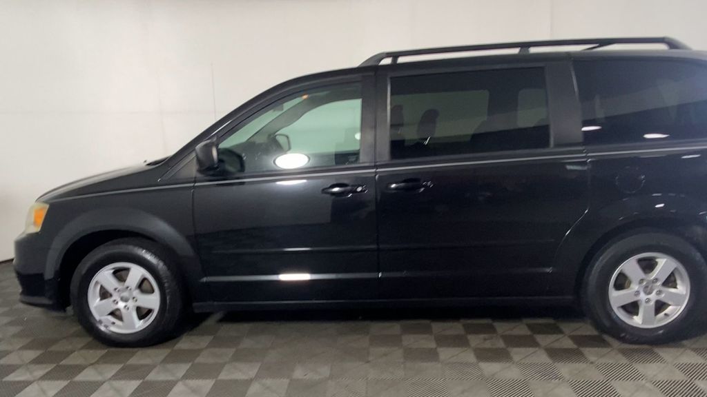 2013 Dodge Grand Caravan SXT photo