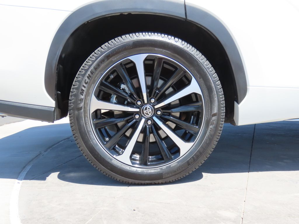 2021 Toyota Highlander XSE 32