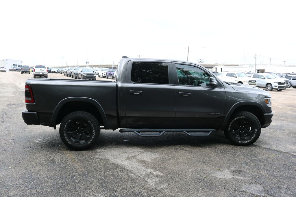 View vehicle photo 6