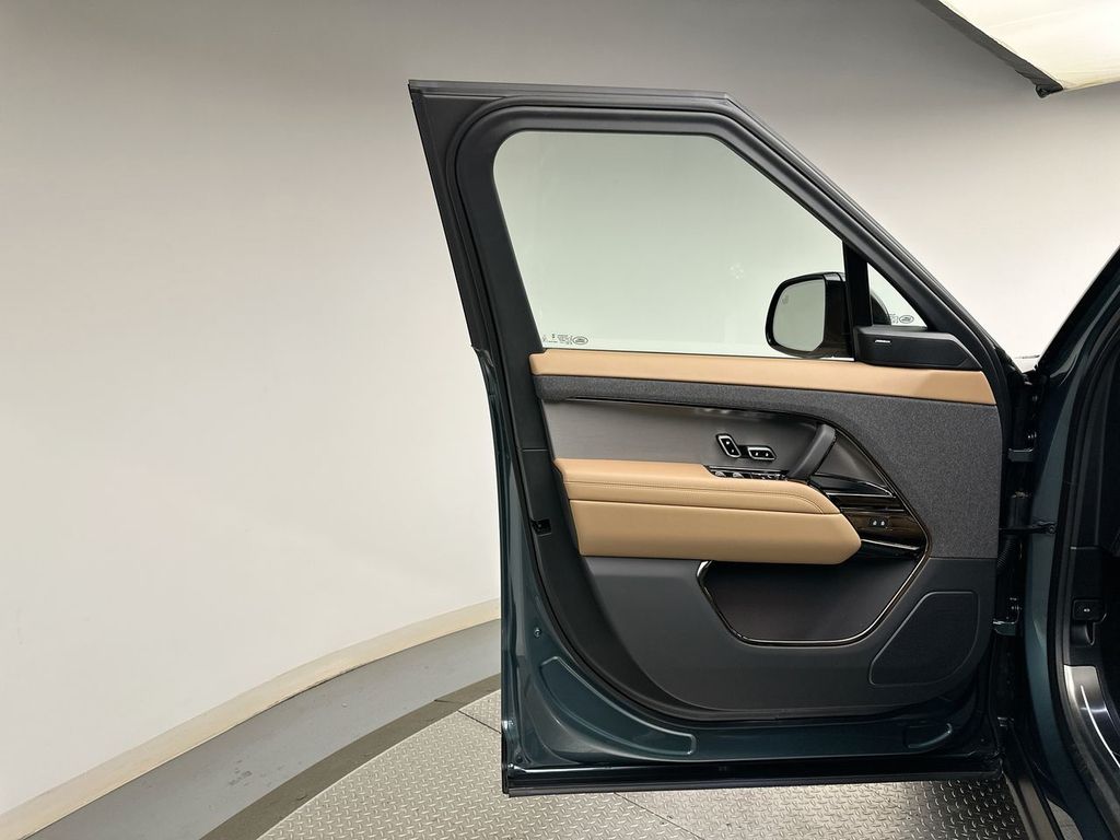 Thumbnail: 2026 Land Rover Range Rover Sport - 17
