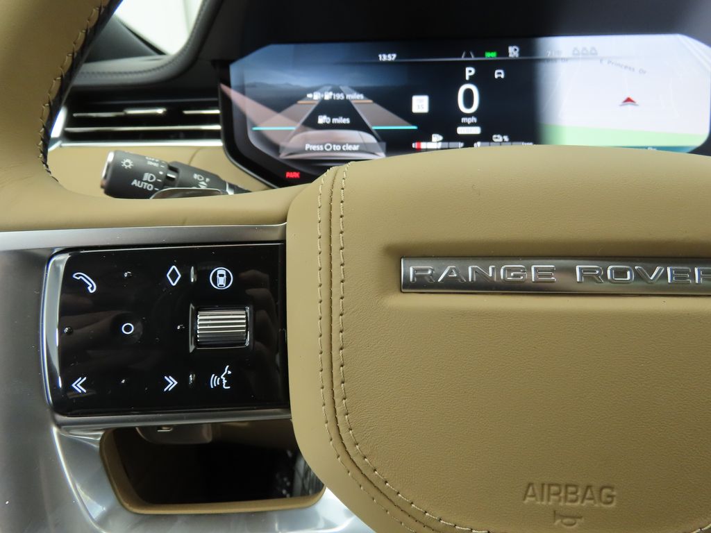 2025 Land Rover Range Rover SE 11