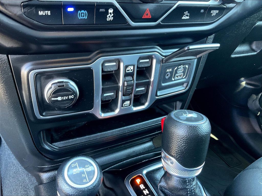 2023 Jeep Wrangler — photo 26