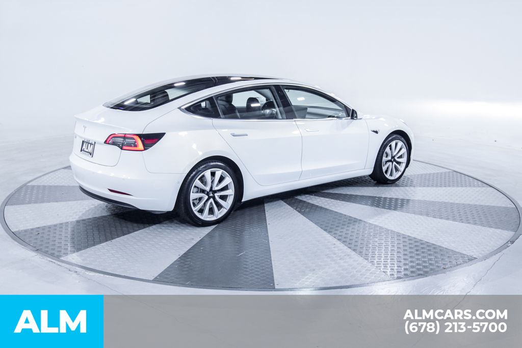 Used 2018  Tesla Long Range image 11