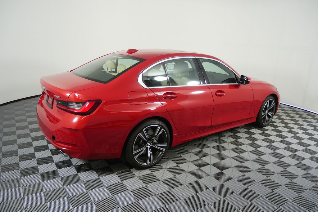 Thumbnail: 2024 BMW 3 Series - 3