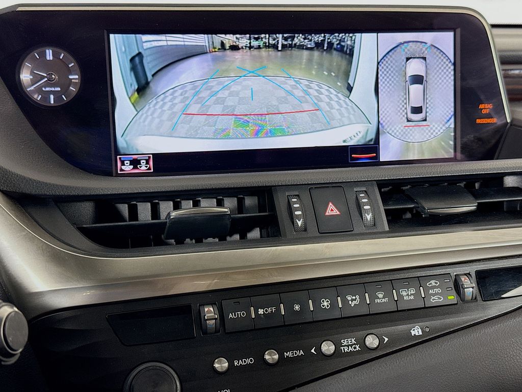 Thumbnail: 2019 Lexus ES - 14