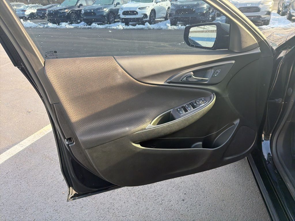 Thumbnail: 2022 Chevrolet Malibu - 18