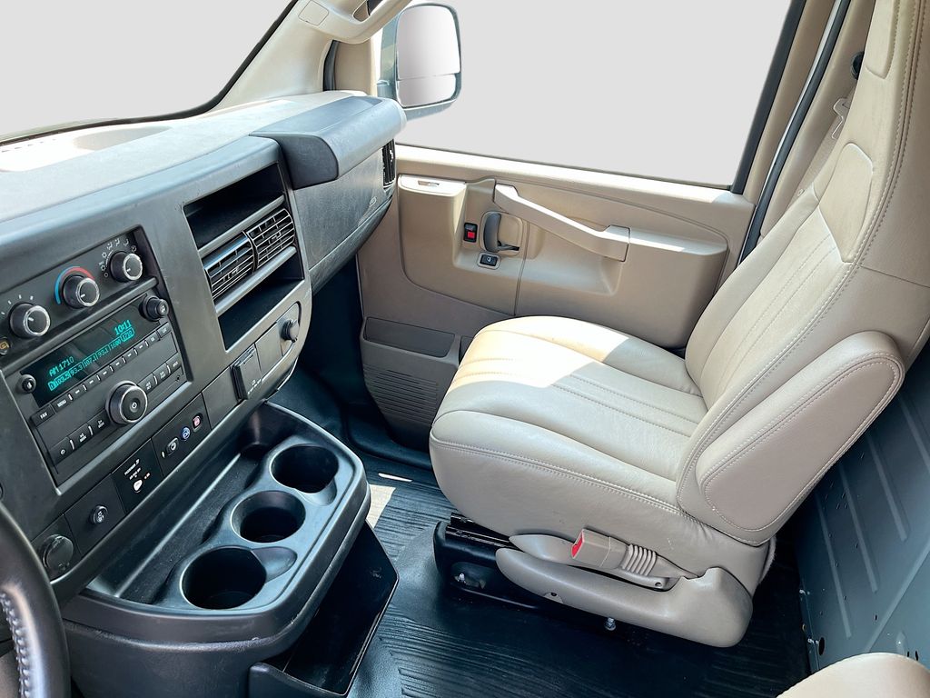 Used 2023 White GMC Work Van image 20