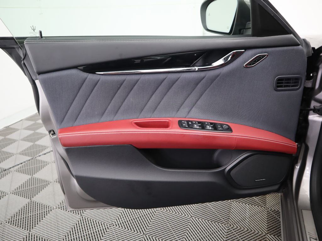 2018 Maserati Quattroporte S Q4 25