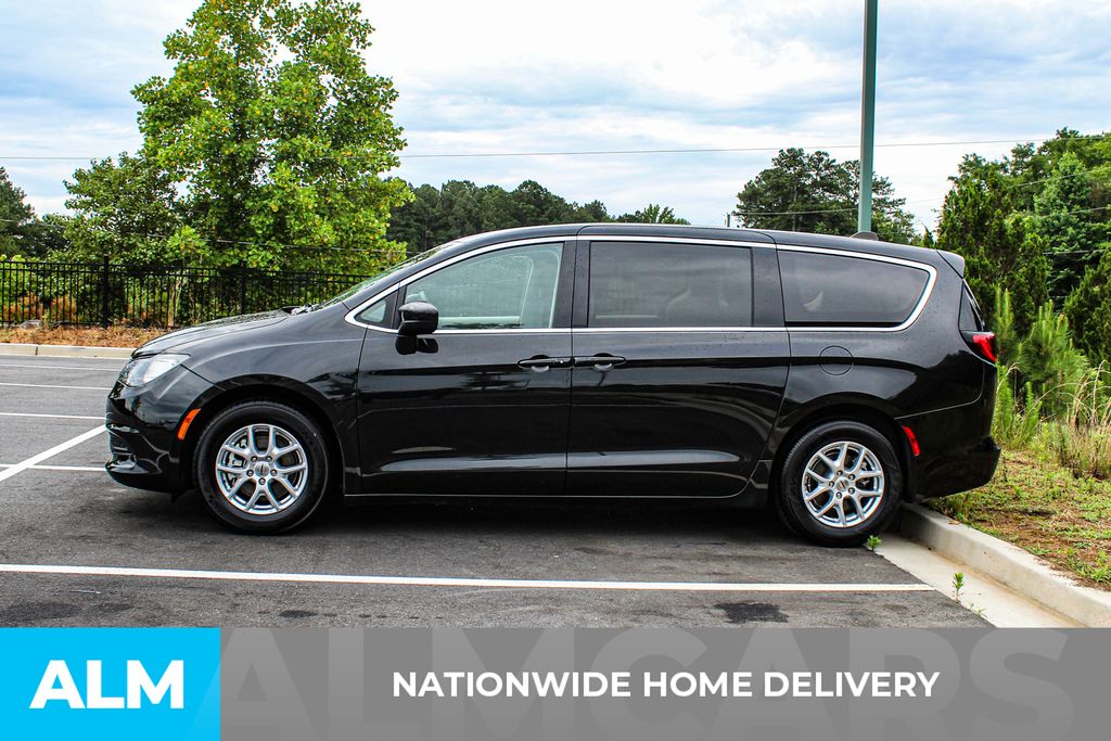 Used 2023 Black Chrysler LX image 5