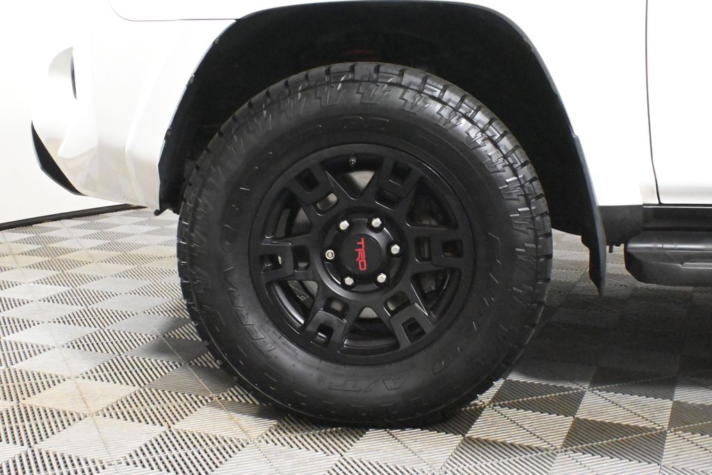Thumbnail: 2018 Toyota 4Runner - 13