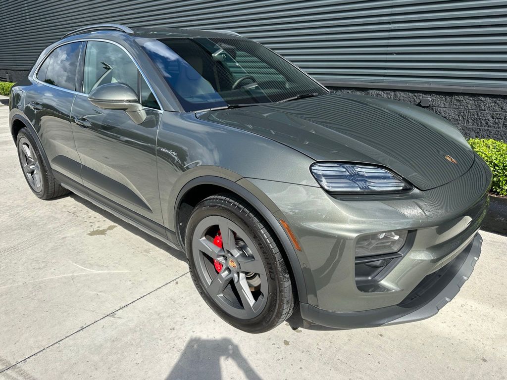 Thumbnail: 2025 Porsche Macan - 11