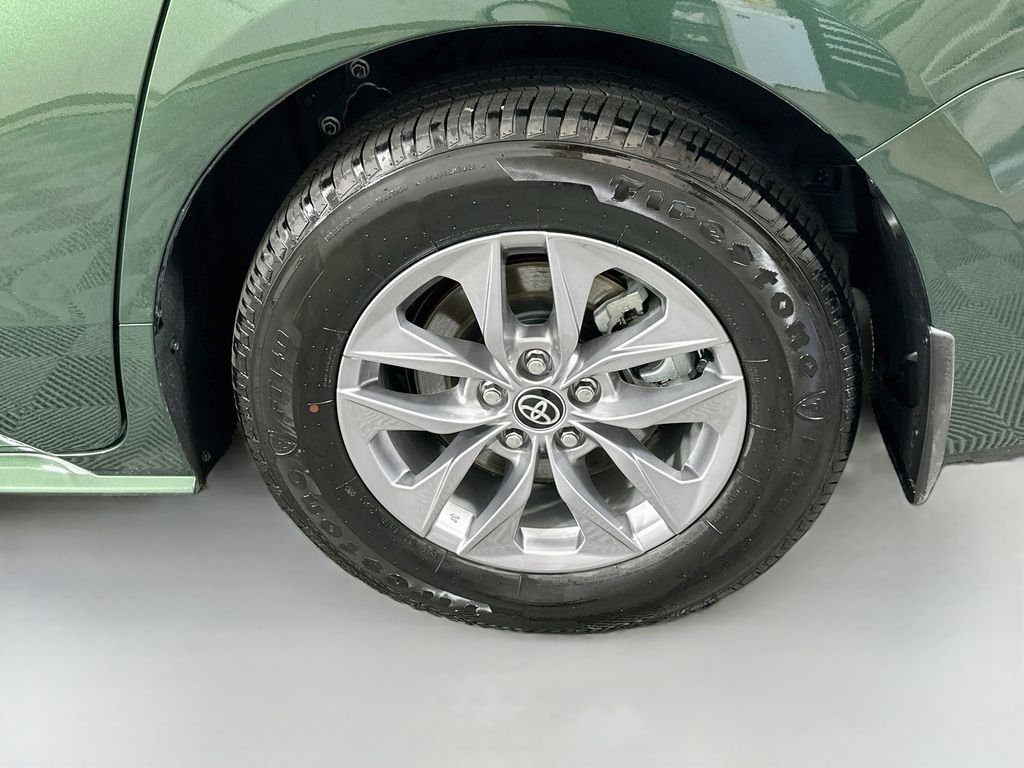 Thumbnail: 2026 Toyota Sienna - 32